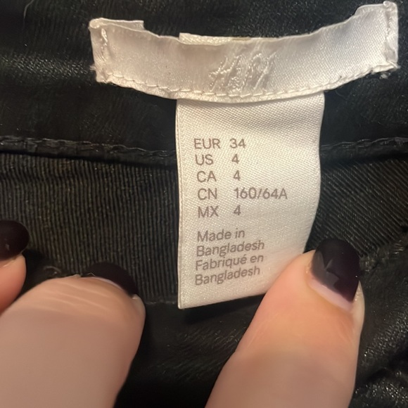 Never worn H&M pants/black denim - Picture 3 of 3